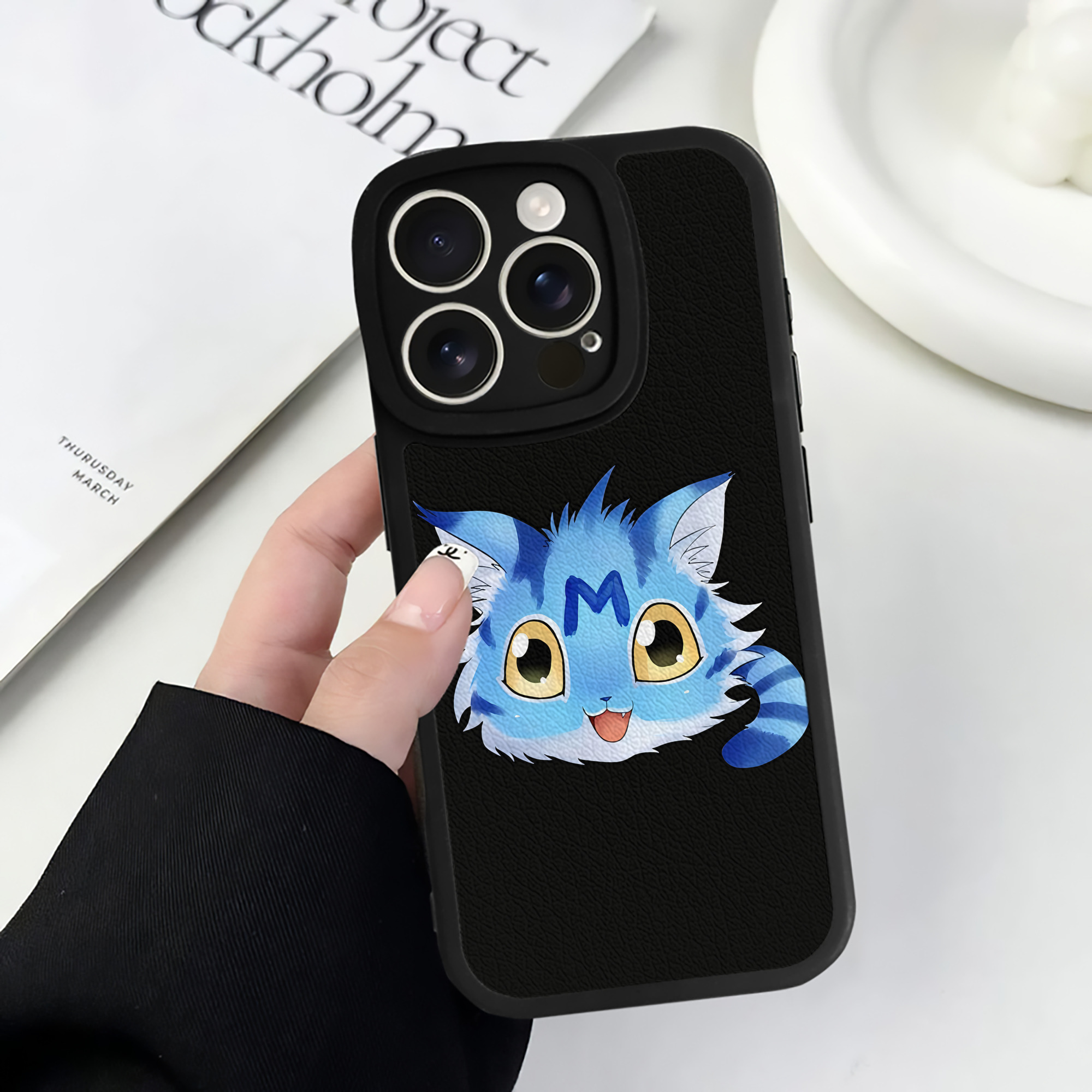 （画像用） Digimon デジタルモンスター/デジモン 【iPhone 16シリーズ対応】シリコンスマホケース（レザー調） 材質：シリコン